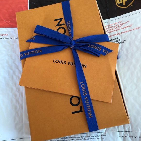 LOUIS VUITTON CARD COIN PURSE JAUNE **SOLD OUT** - Picture 3 of 4